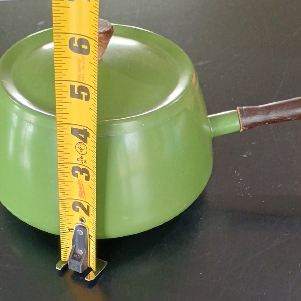 Elegant Vintage Green Aluminum Cookware with Wooden Handle Retro Decor - Picture 7 of 10